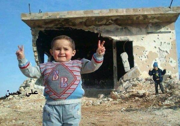 Lawiii92's tweet photo. اطفال كوباني 😍
#Kobane #TwitterKurds #WeaponsToKobane http://t.co/ZsPTt7In07