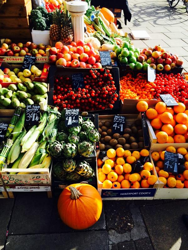 carmelatte1's tweet photo. This is what the healthy #lifestyle means! And that beautiful#colourpalette in #hampstead today! #autumn in #london http://t.co/1uXY4S8FnD