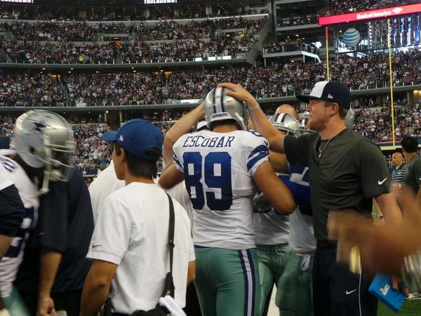 lindsey_malonee's tweet image. “@dallascowboys: Head slaps all around for @GavinEscobar89 http://t.co/ynOA05ziFG” where has this guy been?? # #2touchdowns what?