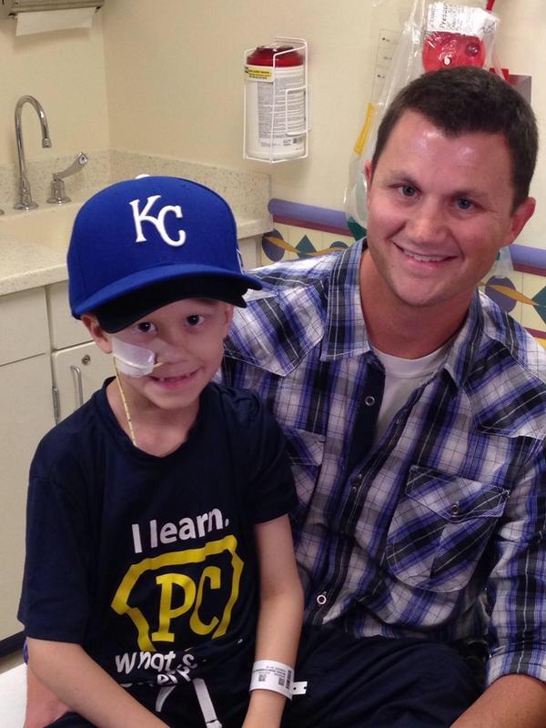 Cut4's tweet photo. .@JoeTorre is sending a young @Royals fan battling cancer to the #WorldSeries: http://t.co/8hnFyLueIo http://t.co/Q45J9usUZu