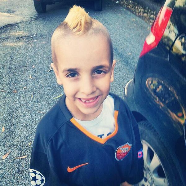 OfficialRadja's tweet photo. Eccolo!!!! Il mio piccolo idolo... Tienitelo stretto il regalo da parte mia.. Un mio idolo nn piange pero👏👏 http://t.co/ucKgg11AD5
