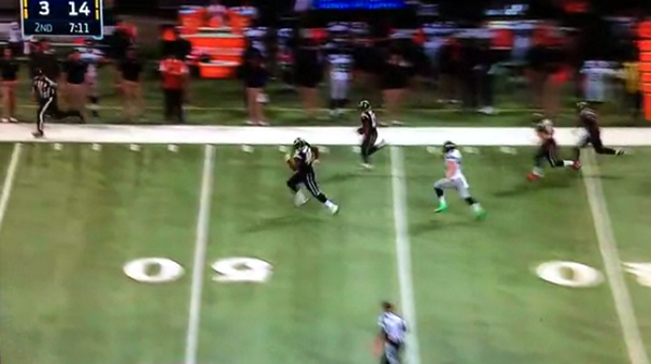 BleacherReport's tweet photo. The Rams completely fake out the Seahawks, leading to a 90-yard Stedman Bailey punt return TD http://t.co/pxtOgTKjtH http://t.co/L7XMWABtwC