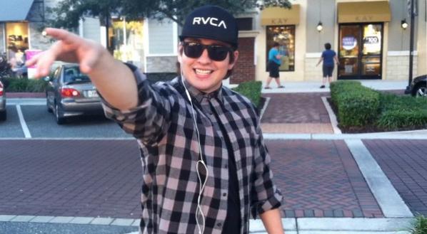 FilmsSense's tweet photo. Picking out girls with Oly the cholo!! http://t.co/8H7RVOxBMi http://t.co/LOBtIQP139