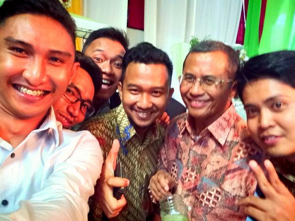 ALy tweet media