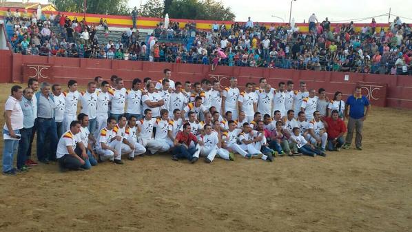 CCantullera's tweet photo. Homenaje a un grande!! Tarde para el recuerdo!! #muygrande PIPO http://t.co/XlkgRTFHhZ