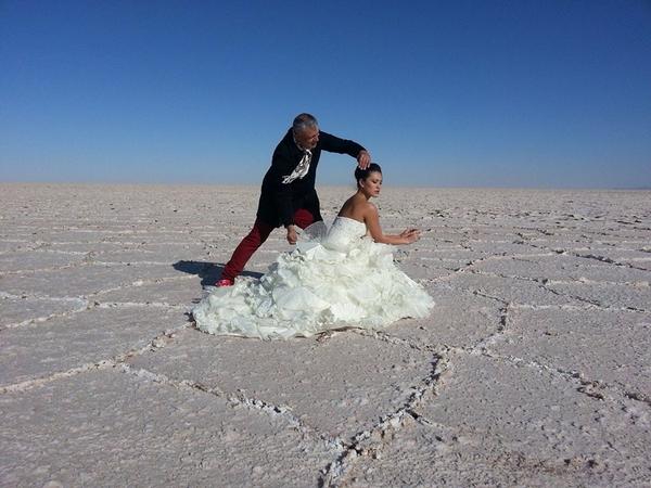 AtelierVigil's tweet photo. La locación natural más espectacular. Blanco sobre blanco, pureza total. #SalardeUyuni #NoviaVigil http://t.co/eE92j5bSYd