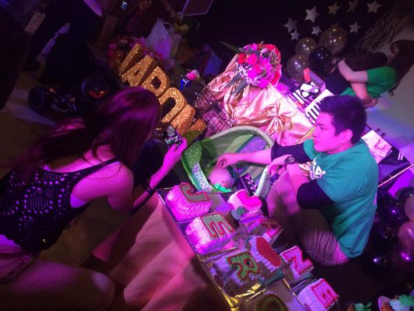 JaronPampangaCh's tweet photo. Hello, Daddy @jeronteng and Tita @almirateng ☺️☺️ http://t.co/WSX5D1Rcf1