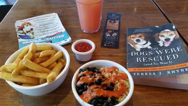 Christi_Lee67's tweet image. Appetizers at @VeggieGrill for @BeagleFreedom? Don't mind if I do. Come on down to S Lake Union location  #VG4BFP