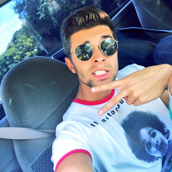 jakemiller's tweet photo. 😎✌️ http://t.co/gxNHwEtDK1