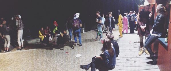 DroonaLec's tweet photo. #AFParty 1 🎉🍷💥 http://t.co/TfCachVyVq