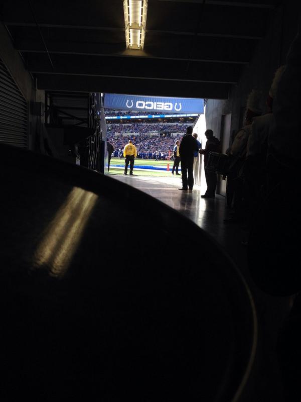 PreherJustin's tweet image. It&apos;s halftime in Indy baby. #cardtime #marchingcards @ElleRaiser