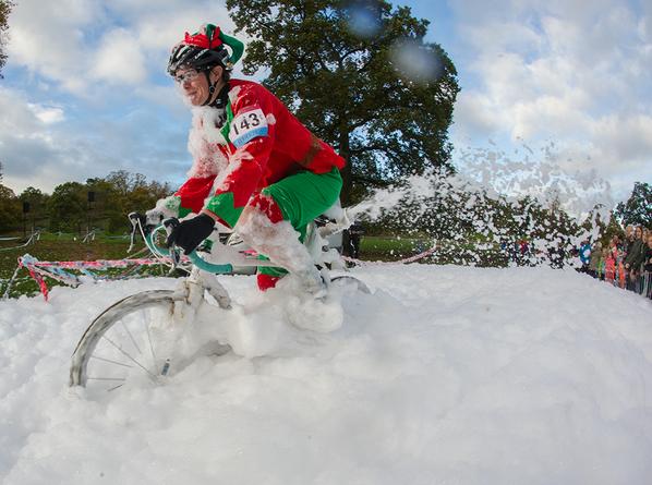 Joolzephoto's tweet photo. The elf seemed to be in her element ;0) @RaphaSuperCross @waterrat77 #FoamParty #FunFoam http://t.co/sm9wUesk8K