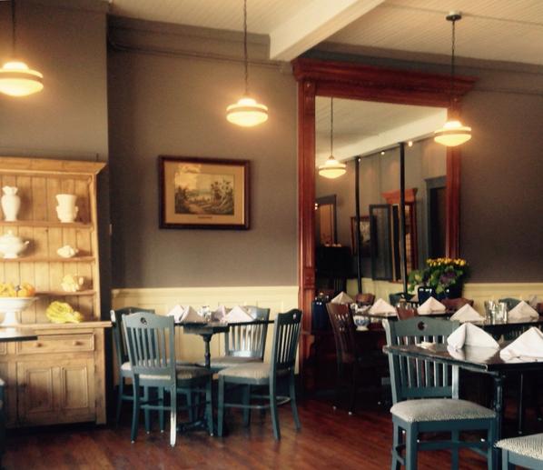 RiverviewStuy's tweet photo. After a busy #Brunch a customer #contemplates the mighty #hudsonriver #view from our warm &amp; comfortable dinning room http://t.co/s7HFRvYw0P