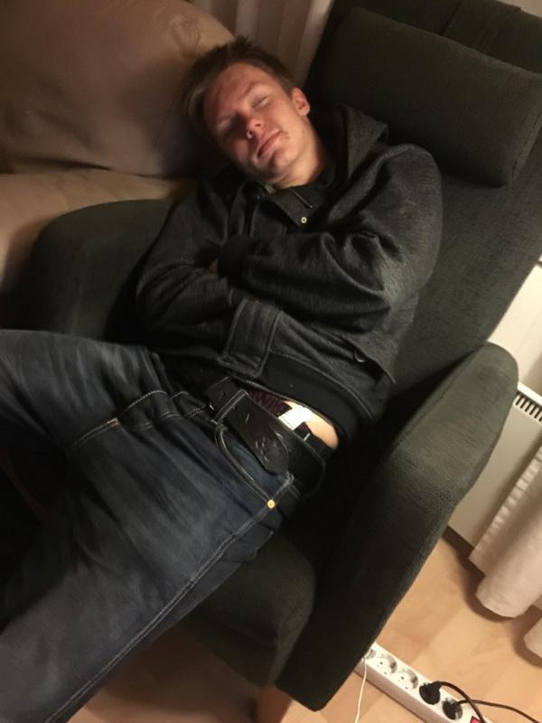 juizzizen's tweet photo. Is this how couchhes should be used?? #druunk http://t.co/knlryDrNKi