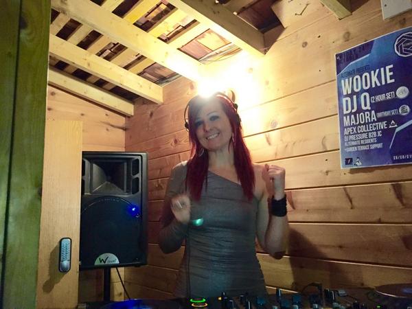tinamartindj's tweet photo. Fun #house set @FUSION_READING #fusionreading in the garden @ZeusReading #zeusreading #tinamartin #femaledj #dj http://t.co/m4UUwRPYu8