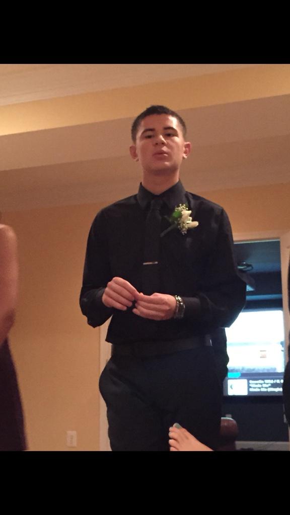 just_KP_things's tweet photo. saying your tie is express when it really isn't #justkenneththings http://t.co/1LkVHCPB0u