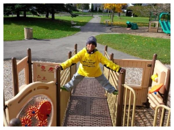 VoteEldon's tweet image. Team Holder's youngest canvasser catches some hang time! #ElectionLife #NeverTooYoung2Help #OttVote #FamJam #OttCity