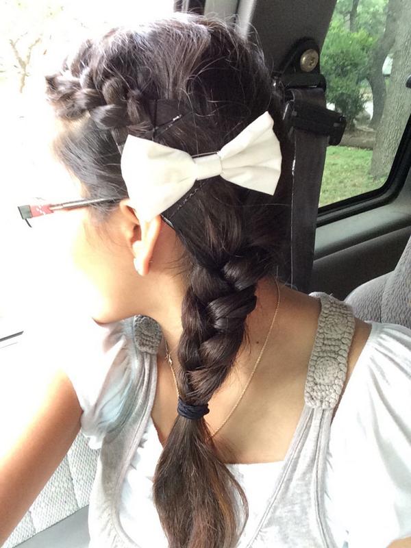 A_Anahi1996's tweet image. Tried out @ZozeeBo 's braid in a braid but added a bow and braided my bangs #Braidception lol