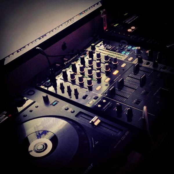 billyruttsmusic's tweet photo. Recording #finaldestination002 this week! So excited for this months show on @AfterhoursFM! 3 *WORLD EXCLUSIVES*! http://t.co/HOCF6dtTG4