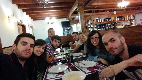 deidenyeah's tweet photo. Cena en familia @RachelOrtm @Elpirulas @Danifernan12 @luter91 @lorenahurta @mgg_91 @simonconesa http://t.co/gcngsnlUaZ