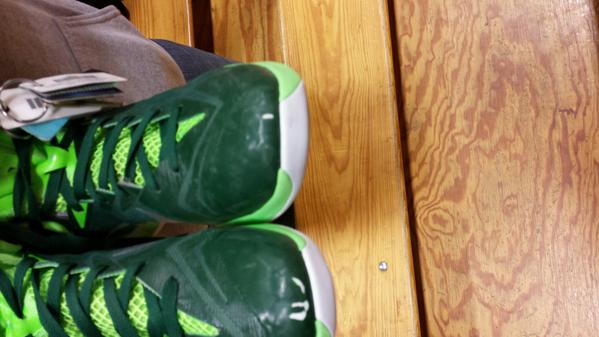 rurallubrarian's tweet image. Nike #hyperquickness after 2 games &amp;amp; 0 practice. @Nike  multiple players same thing. #cheapshoes #notrecommending