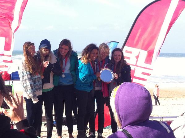 ExeterUniSurf's tweet image. EUSC girls on the podium, taking 2nd place for Women&apos;s team #bucssurf #UofExeterAU