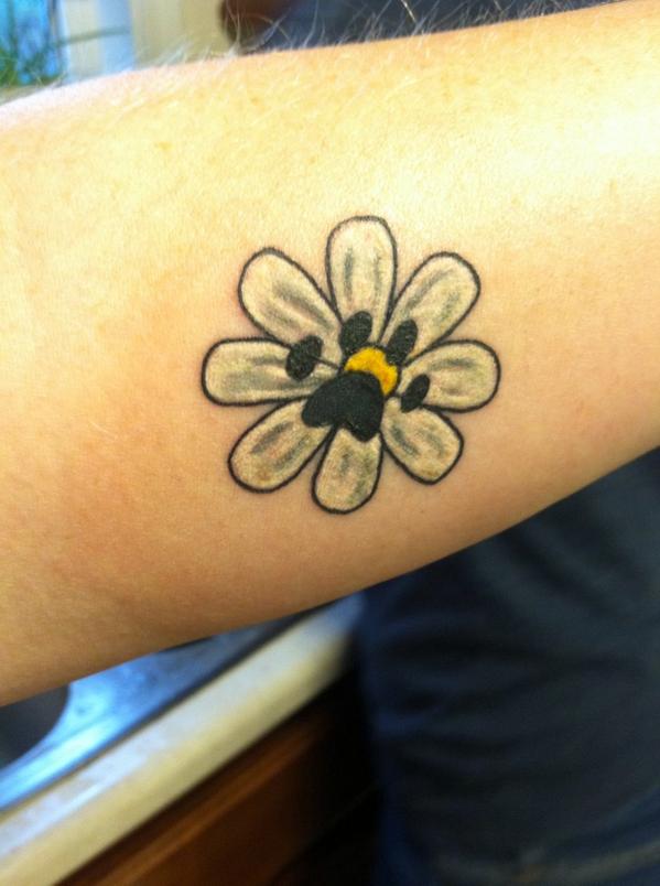 _ajpacker's tweet photo. In memory of Daisy.#firsttattoo #daisydog http://t.co/LG5EF9lgfn