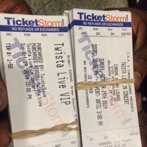 TWISTAgmg's tweet photo. OKC 1st 10 people call 405 532 0215 get in free tonite #thedarkhorsetour at chrome ultra lounge #aintitman #twista http://t.co/jaZ4zsmOOm
