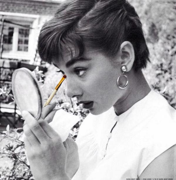 EverittDanielle's tweet photo. Look what was sent to me by my other half!! #AudreyHepburn using @FinalChecksUK brushes. #finalchecks #perfectbrush http://t.co/qV2H3L0Jjx