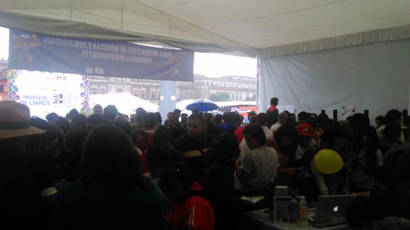 KariZaHu's tweet photo. Y así de llena la carpa @FIRPPI en su último día :D http://t.co/OgtlBSnn5S