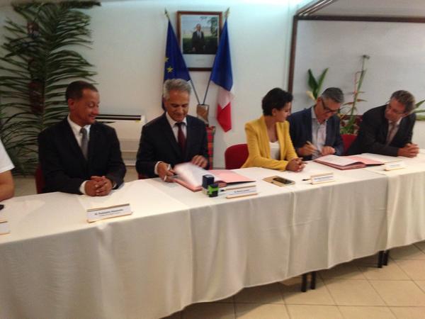 Signature convention IRD-Université de Guyane en présence de la ministre Najat Vallaud-Belkacem à Cayenne !
