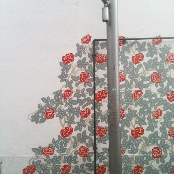 _marisa_hopkins's tweet photo. Their making walls pretty in #walthamstow #london #streetart #painting #graffiti #surfacedesign #pattern #prettyw... http://t.co/hh0pEm9kRf