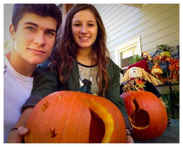AudreyClanton's tweet photo. Watch out we have knifes 🔪🔪 #seriouslywatchout http://t.co/Hz6XcrrQrj