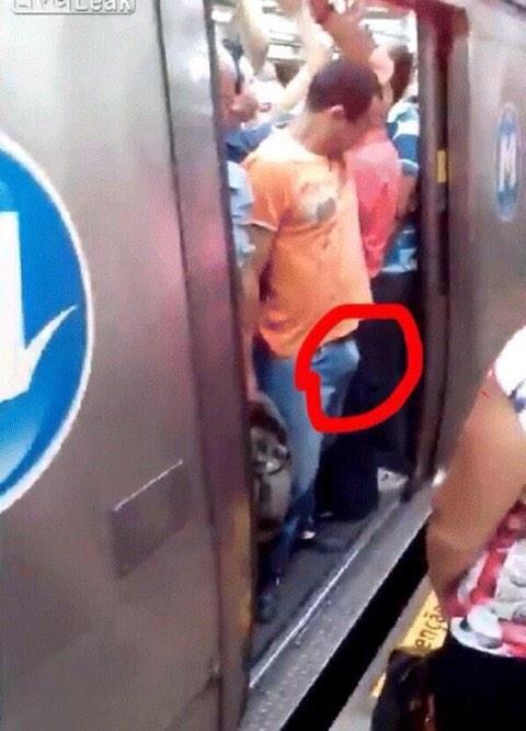 TheNamesPOLO's tweet photo. Wrong place at the wrong time 😂😂 #Tragic http://t.co/5LxyXBT6Ik
