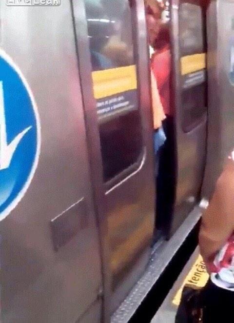 TheNamesPOLO's tweet photo. Wrong place at the wrong time 😂😂 #Tragic http://t.co/5LxyXBT6Ik