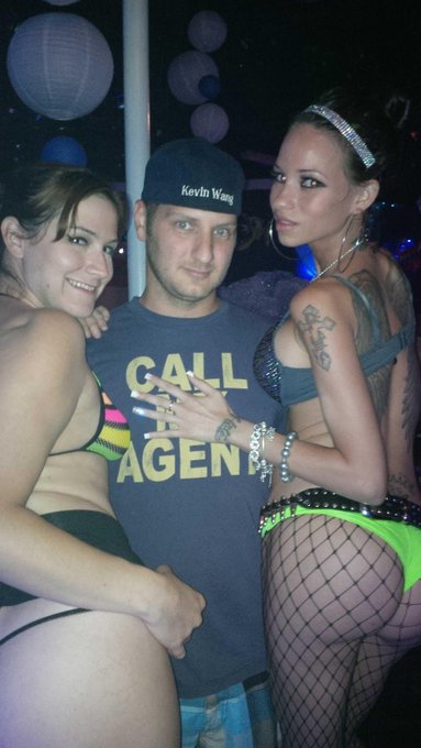 #FantasyFest at #Aqua in Key West with @RavenBayxxx and @AddieJuniper http://t.co/MAqPDnppvy<a href="/tag/fantasyfest"class="tags">#FantasyFest</a><a href="/tag/aqua"class="tags">#Aqua</a><a class="tags" href="/tag/ravenbayxxx">@ravenbayxxx</a>
