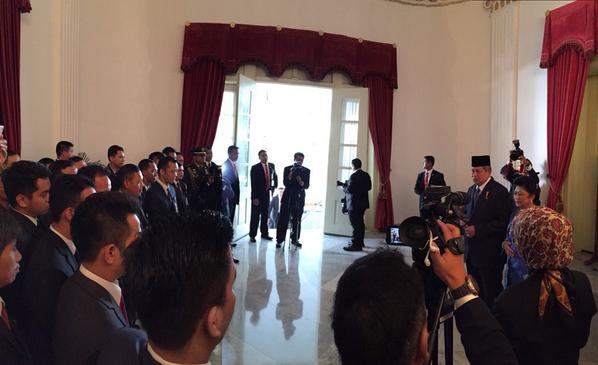 Presiden SBY: Terima kasih atas bantuan para staf selama 10 tahun ini, saya &amp; Ibu bisa menunaikan tugas dg lancar