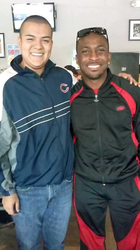 angeljaimes52's tweet photo. I met @GWolfe25 @gwoabd Erick Wright to day from the Chicago Bears back in the day. http://t.co/KQSYbO1qbt