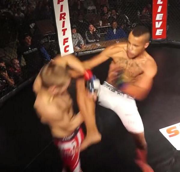 ArsenalEstarfaa's tweet photo. #SpiritFc #Mma #Action #TeamHitman #TheArsenal http://t.co/6dhiGlgoja