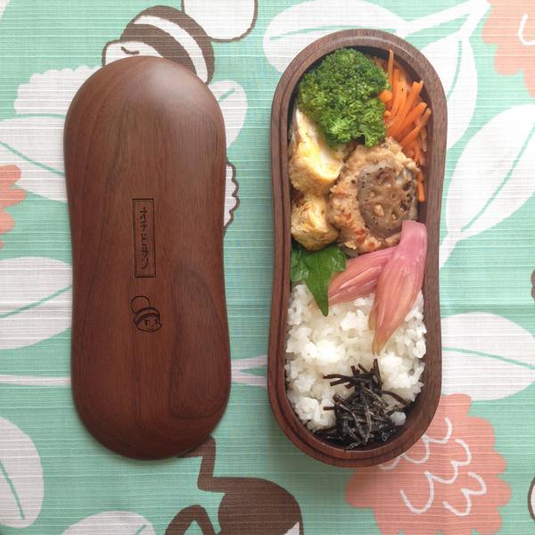 まめつぶ屋 月曜日 さっそく新商品のオチビサンお弁当箱で出勤しております 女性 にぴったりサイズ 食いしん坊スタッフには いつもよりちょっと足りないサイズ 明日はおかず入れにしておにぎりにしようかな Http T Co Txkub7e1ap Http T Co