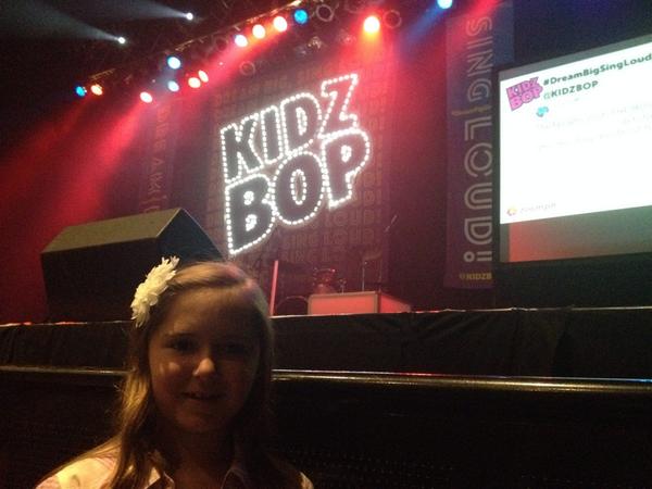 jeng2003's tweet photo. #Dreambigsingloud @KidzBop Little Lady's first concert! http://t.co/ki6wVb0iCN