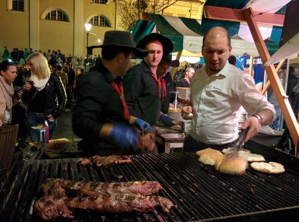 DisHekIlayMaden's tweet photo. Ljubljana'da akşam... http://t.co/zbqTd0FpeW