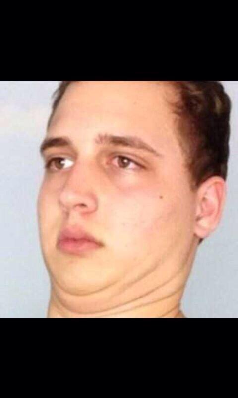 todafanfic's tweet image. vai ao show do justin bieber e odeia o justin bieber