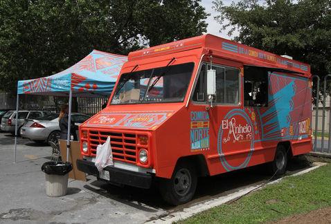 Bernygarcia's tweet photo. “@Milenio: Presentan ley para regular ‘food trucks’ en el DF http://t.co/qswS3OCOzV http://t.co/L9VtWrbwfF”/ @L_Anhelo