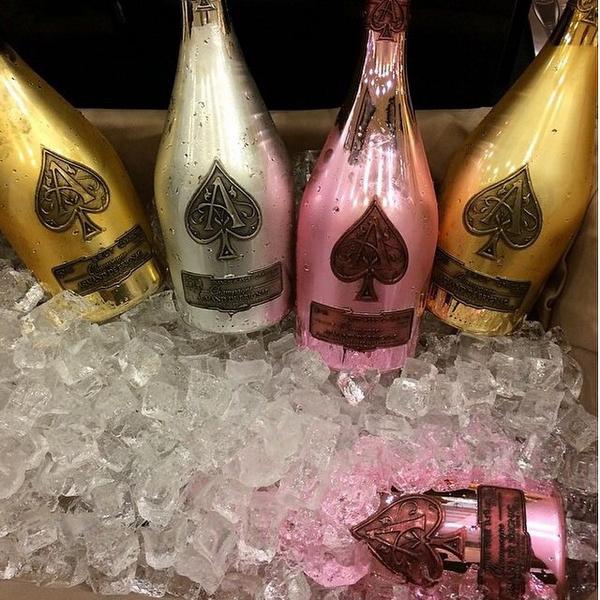 KolonakiGroup's tweet photo. Time Sunday's means no work on Mondays. Spades on ice. It's the final countdown #timesundays #aceofspades #champagne http://t.co/imSuOh5oij