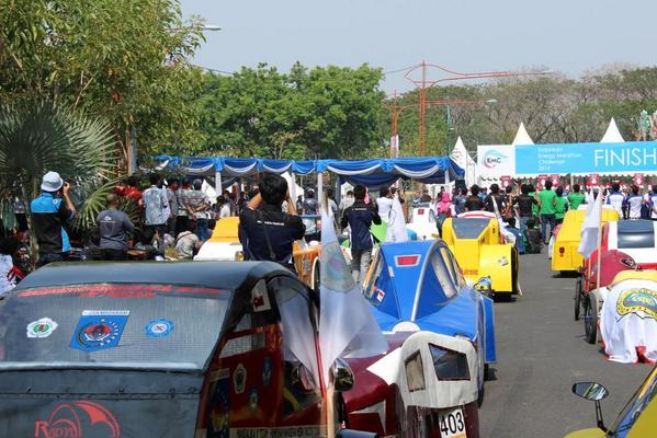 Review aja yah. Ini suasana saat opening ceremony <a href="/IEMC2014ITS/">IEMC2014ITS</a> at kenjeran park surabaya.