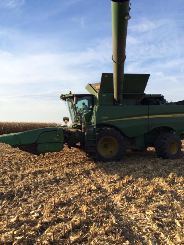 kylealbertson9's tweet photo. @farmerpicsnew #suiterfarms #Harvest14 http://t.co/51kVTpvCMD