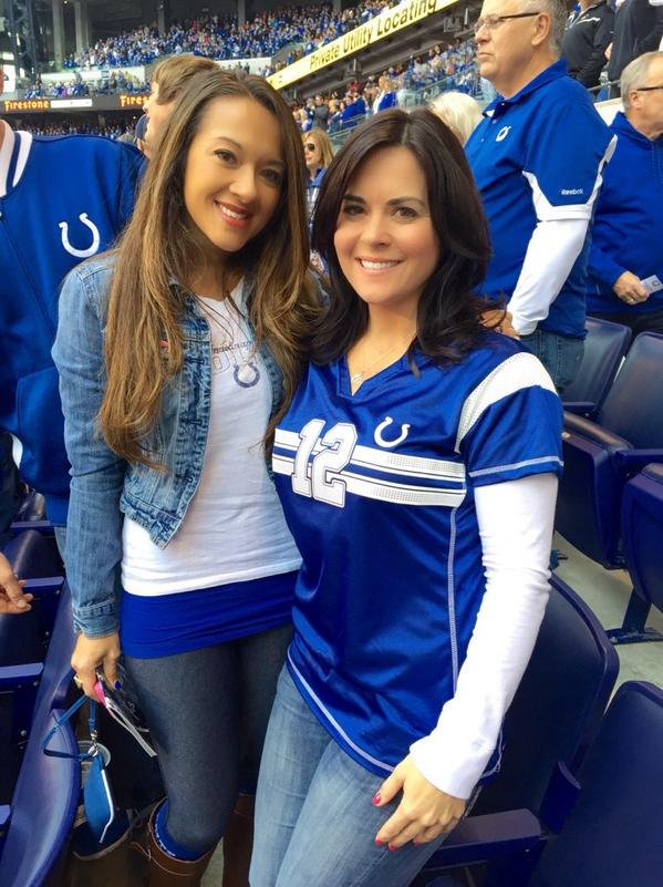 LynnieLynn77's tweet photo. Reunited &amp; it feels so goooood! Loved catching up &amp; celebrating a @colts win w/my @Julie_Jewels! #Colts #ColtsNation http://t.co/tPbM5y49TO