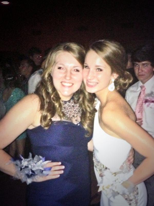 _kayla_anne_'s tweet photo. awh my first homecoming &amp; last homecoming with my sista dearest👯 http://t.co/z4KhFamsP4