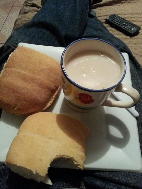 jcomparini's tweet photo. Nada como una cenita #food #lightfood en camita http://t.co/I2effbac6M